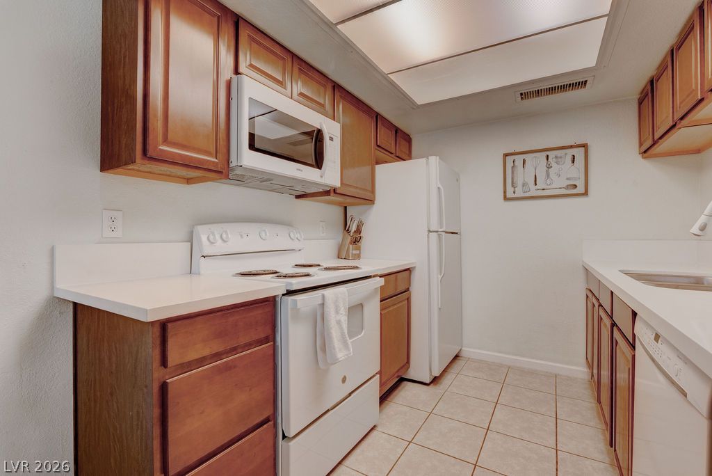 1858 Avacado Court Property Photo 12