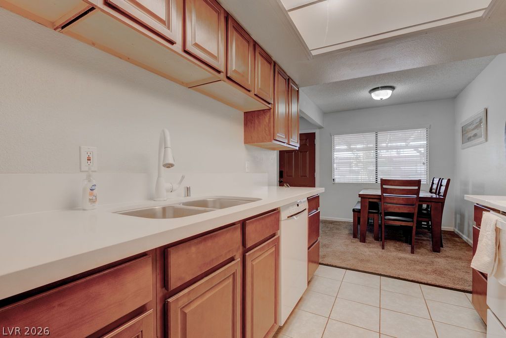 1858 Avacado Court Property Photo 14