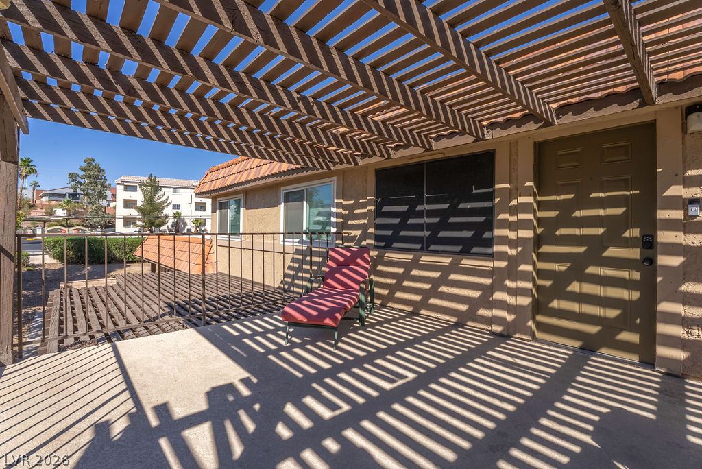1858 Avacado Court Property Photo 28