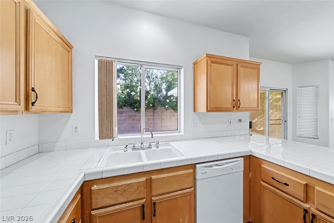 999 Whispering Grove Avenue Property Photo 13