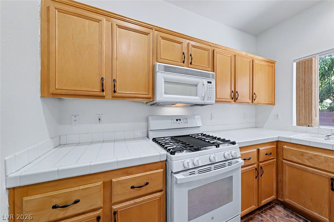 999 Whispering Grove Avenue Property Photo 15