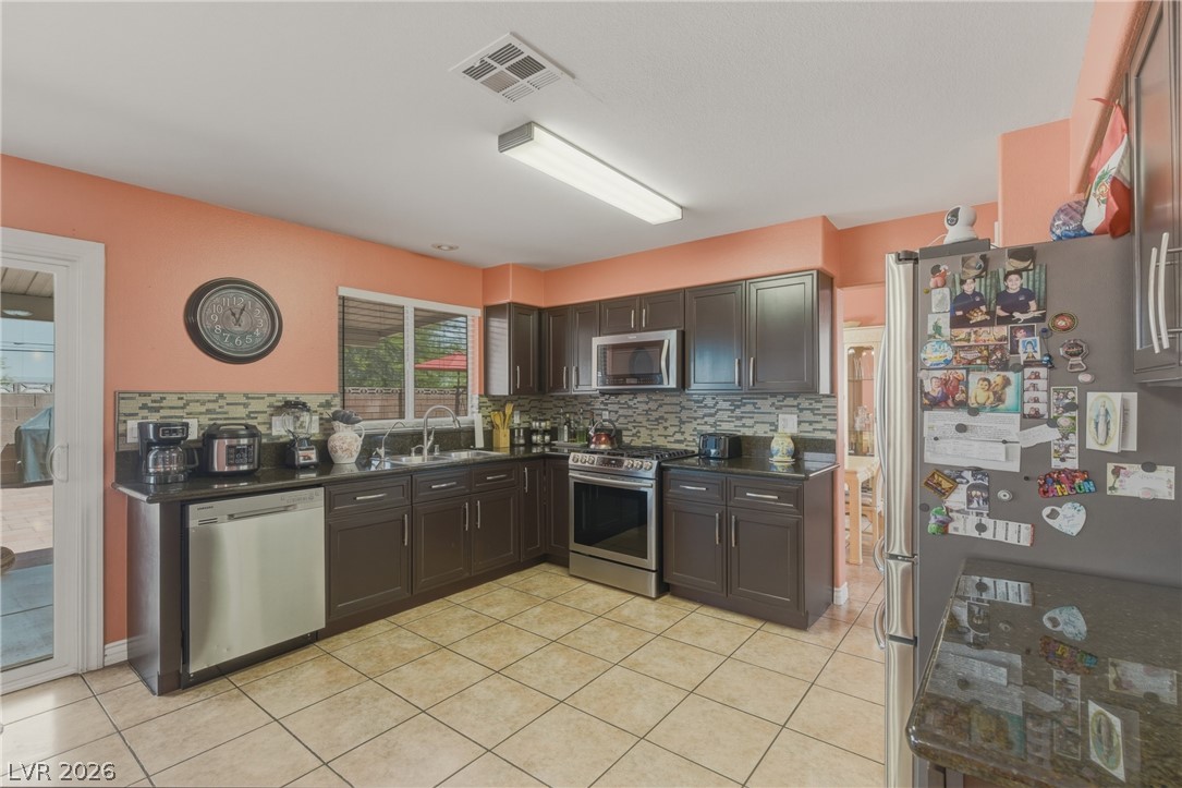 104 Zenith Point Avenue Property Photo 15