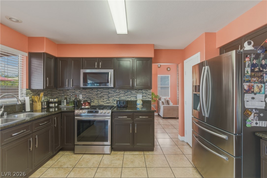 104 Zenith Point Avenue Property Photo 16