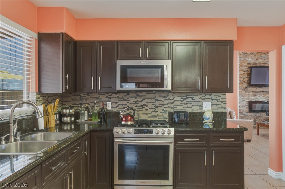 104 Zenith Point Avenue Property Photo 17