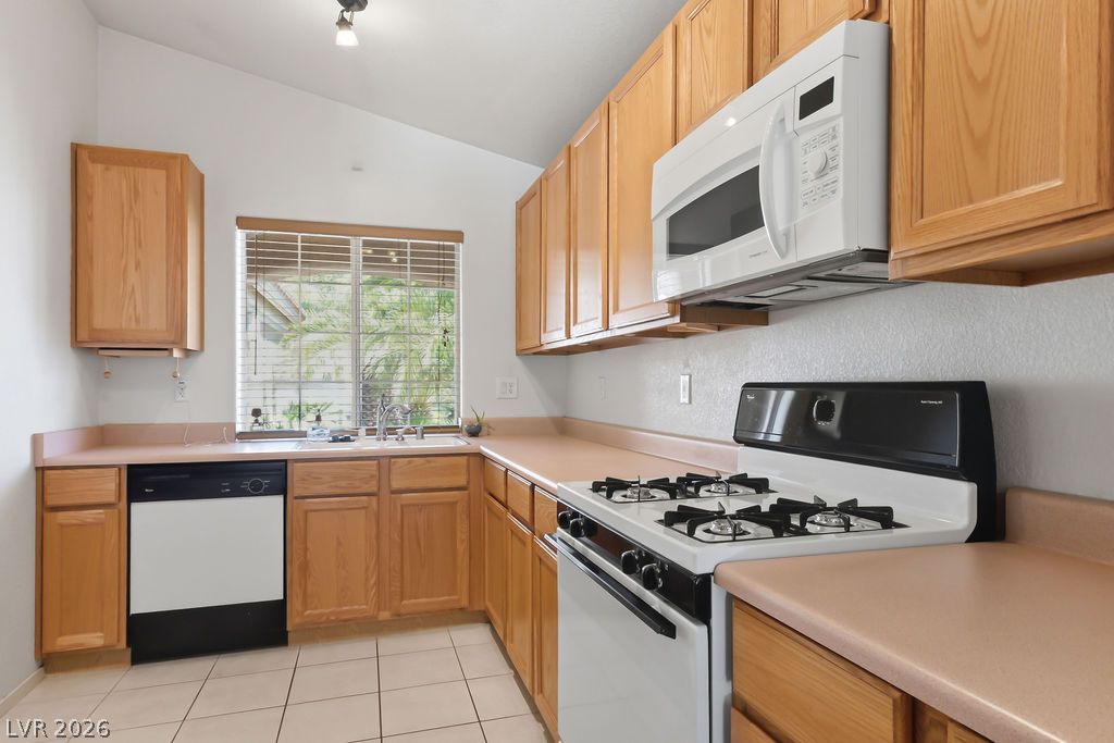 2121 Sunset Vista Avenue Property Photo 7