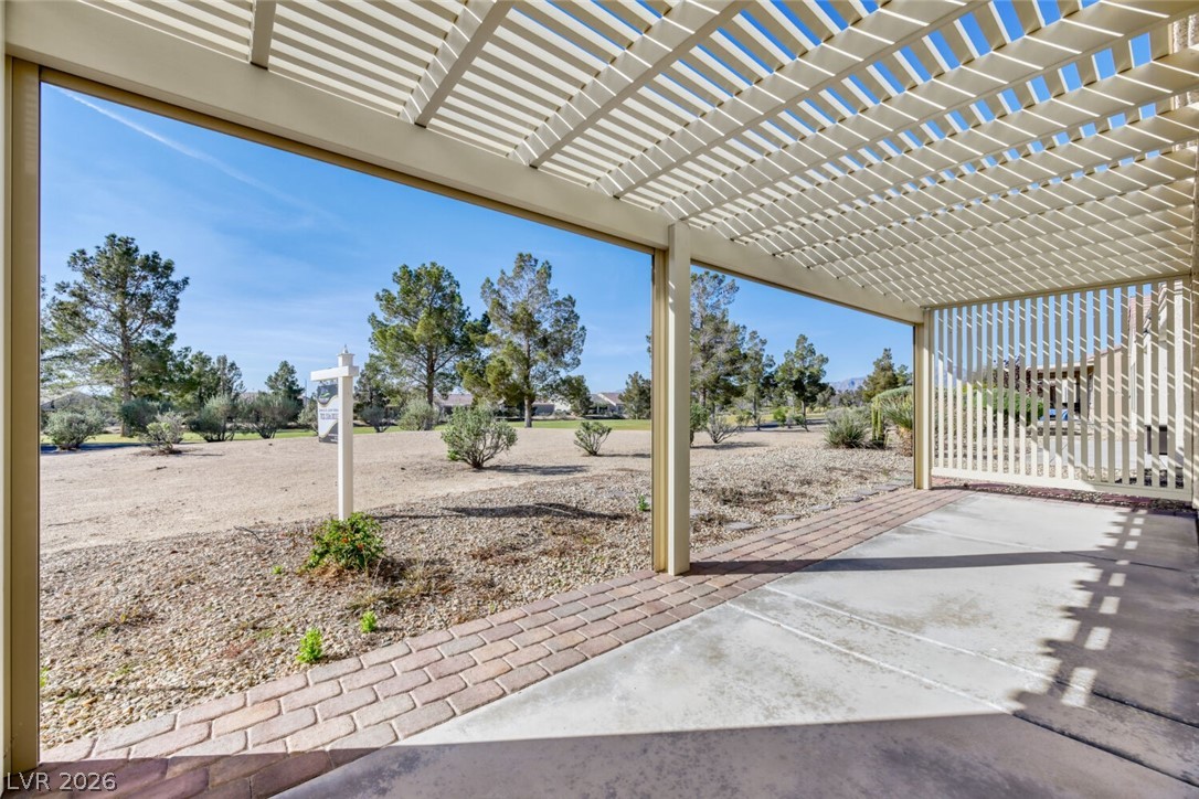 3219 Kingbird Drive Property Photo 2
