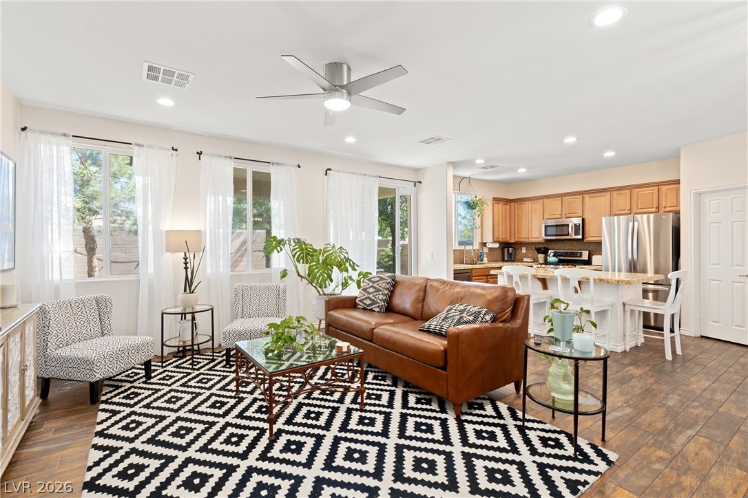 3604 Kingfishers Catch Avenue Property Photo 4
