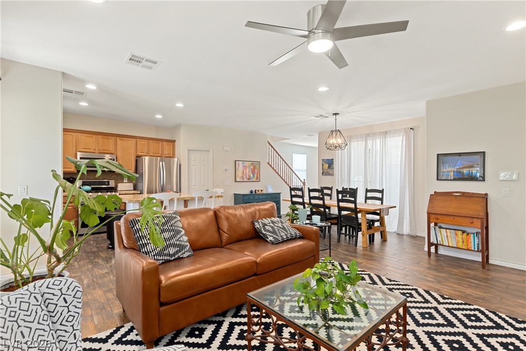 3604 Kingfishers Catch Avenue Property Photo 8