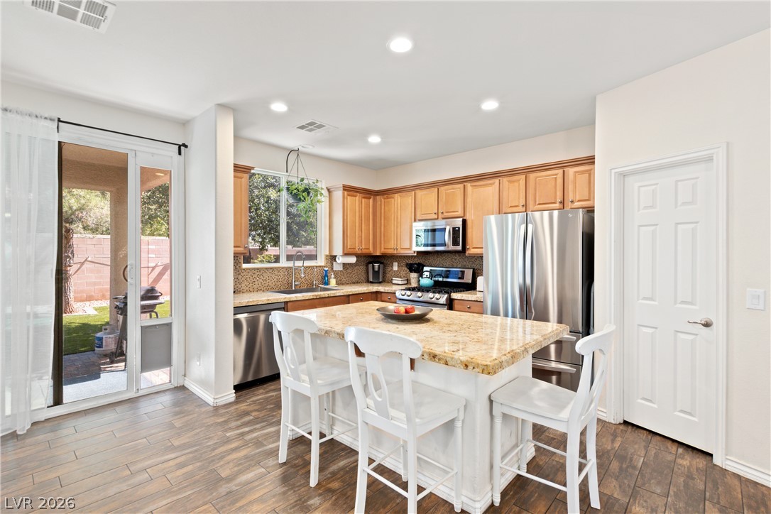 3604 Kingfishers Catch Avenue Property Photo 9