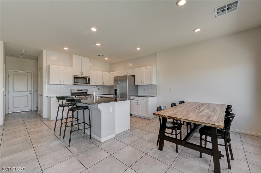 386 Larksong Avenue Property Photo 16