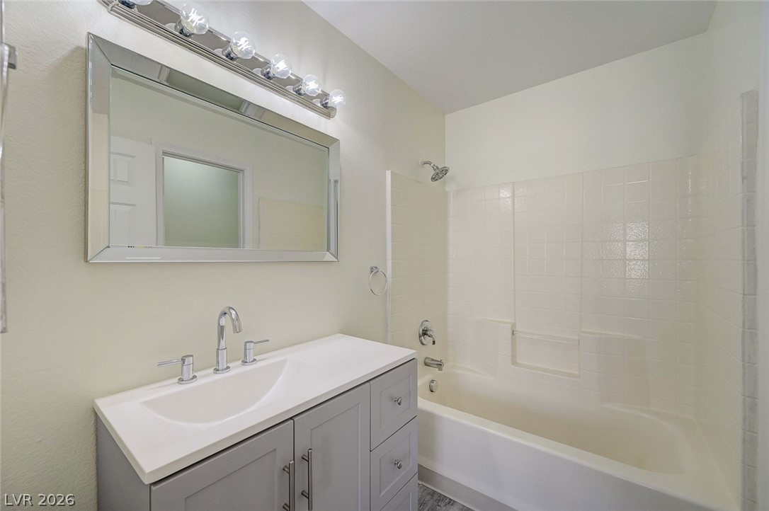 4004 Emerald Wood Street Property Photo 23
