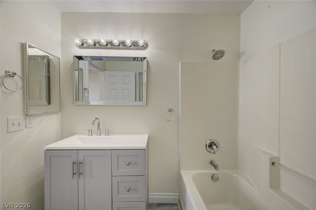 4004 Emerald Wood Street Property Photo 24