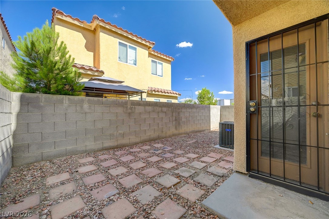 4004 Emerald Wood Street Property Photo 33