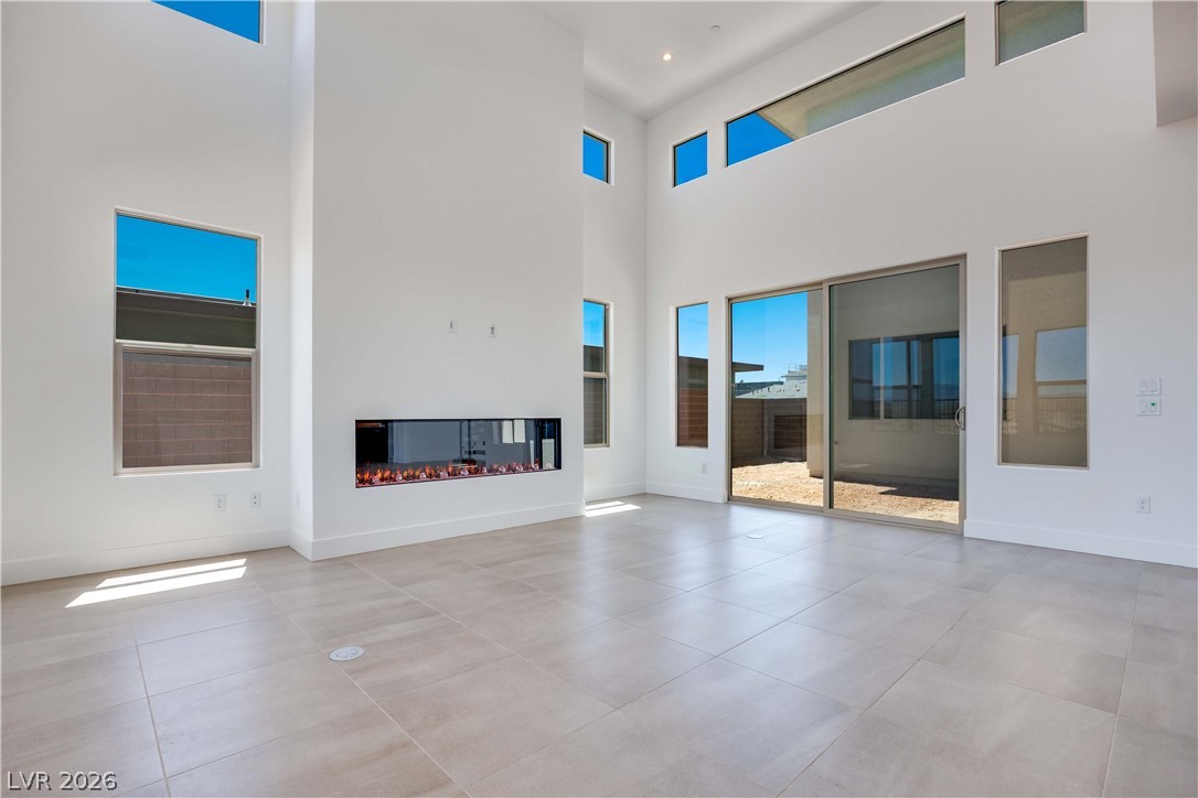 215 Sailing Sunset Way Property Photo 5
