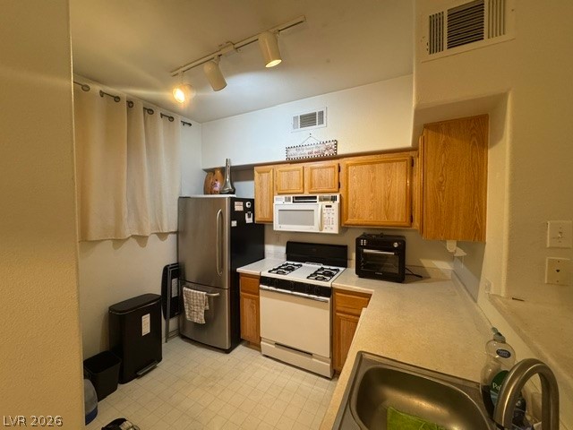 9050 West Warm Springs Road 1082 Property Photo 8