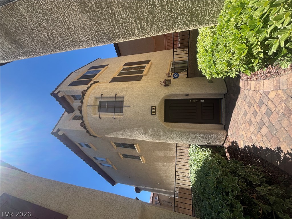 1895 Ardilea Street Property Photo 1