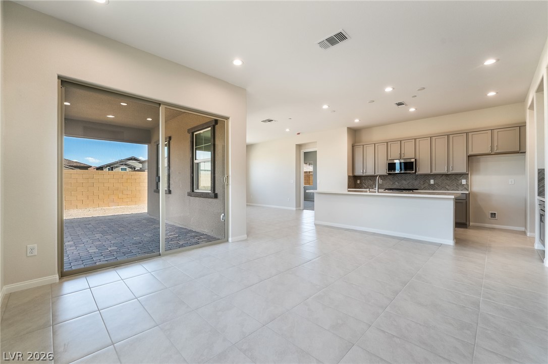 652 Ambridge Drive Property Photo 10