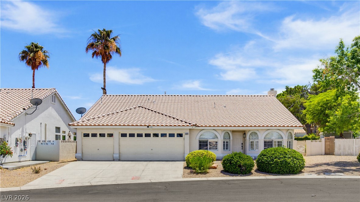 825 Royal Moon Avenue Property Photo 2