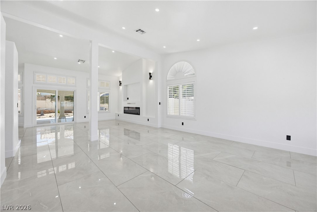 825 Royal Moon Avenue Property Photo 7