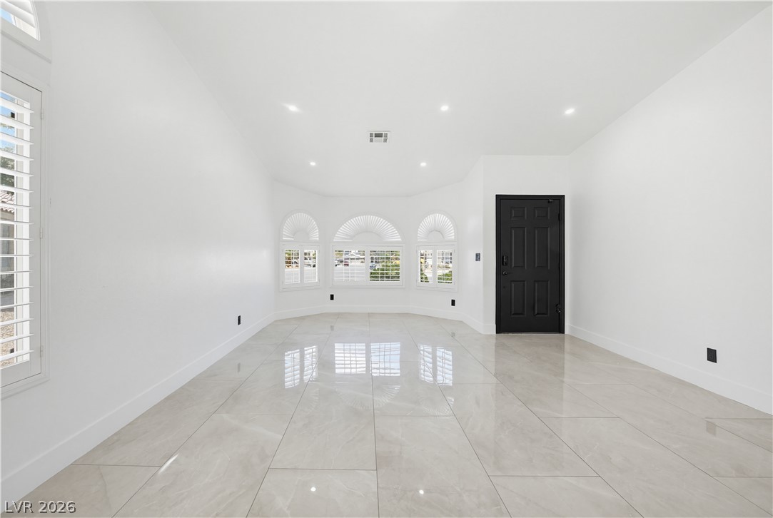 825 Royal Moon Avenue Property Photo 8