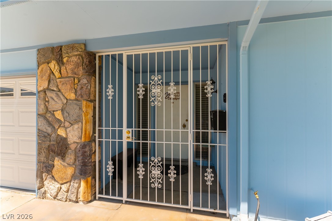 312 Redstone Street Property Photo 4