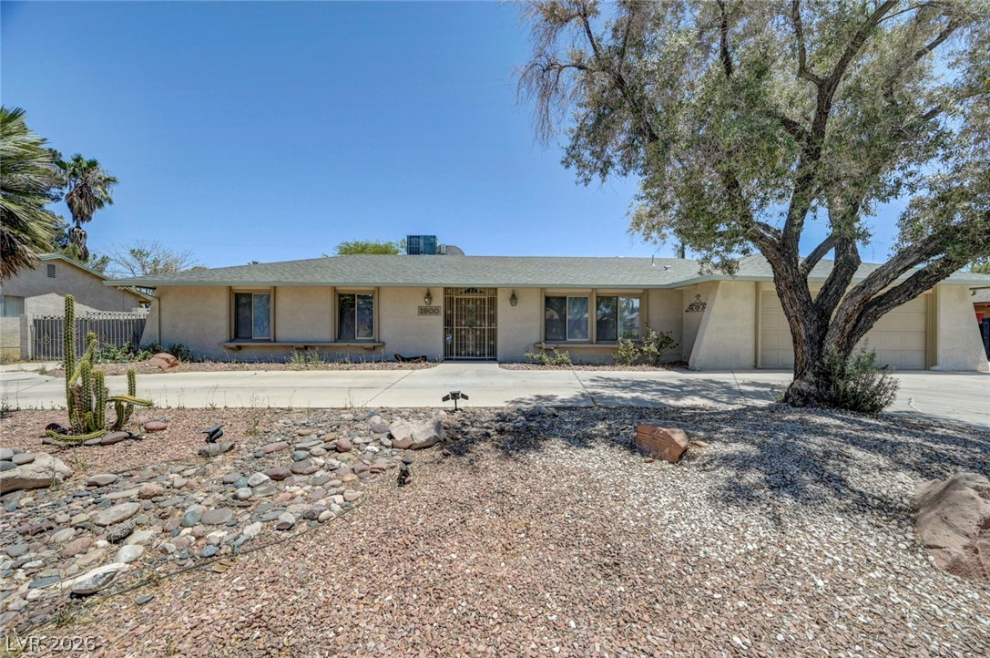 1900 Stonehaven Drive Property Photo 1