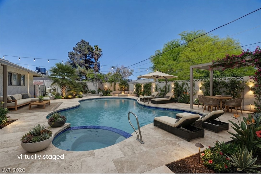 1900 Stonehaven Drive Property Photo 3