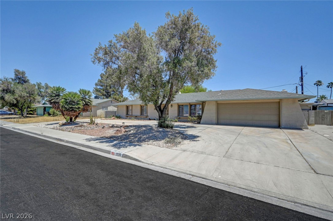 1900 Stonehaven Drive Property Photo 6