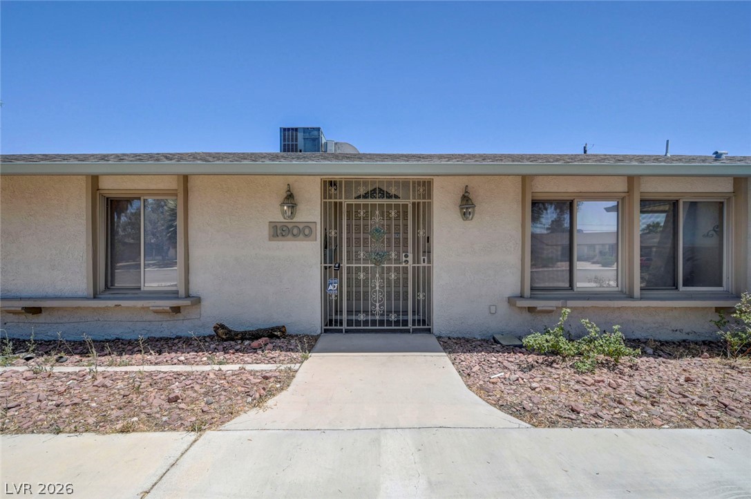 1900 Stonehaven Drive Property Photo 8
