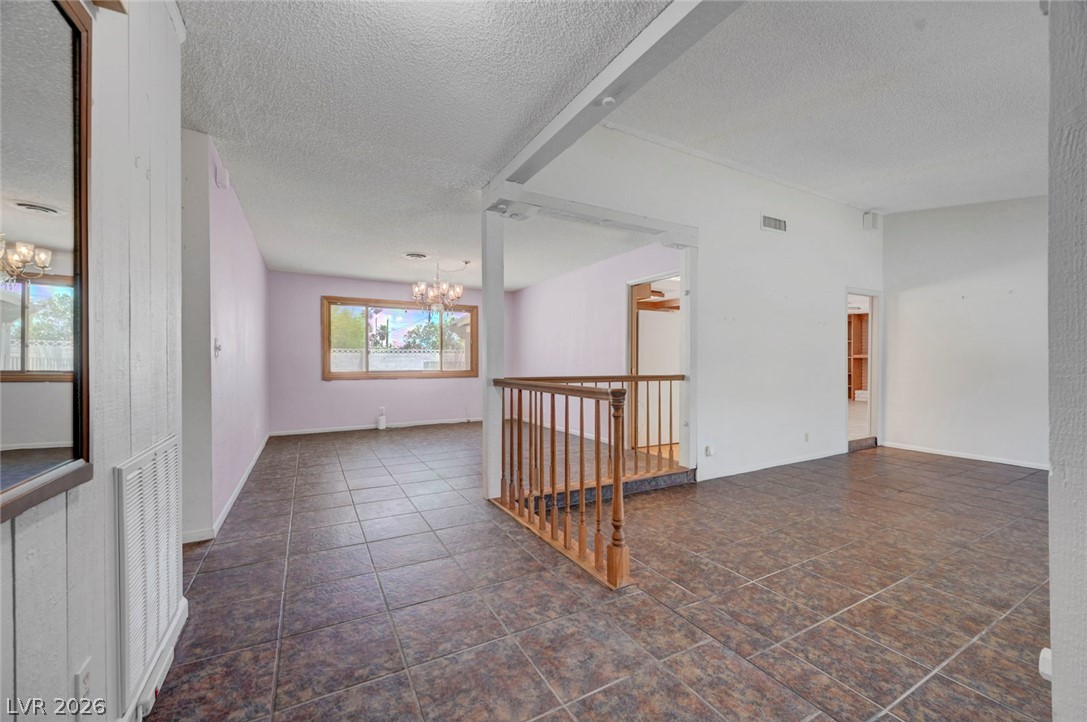 1900 Stonehaven Drive Property Photo 9