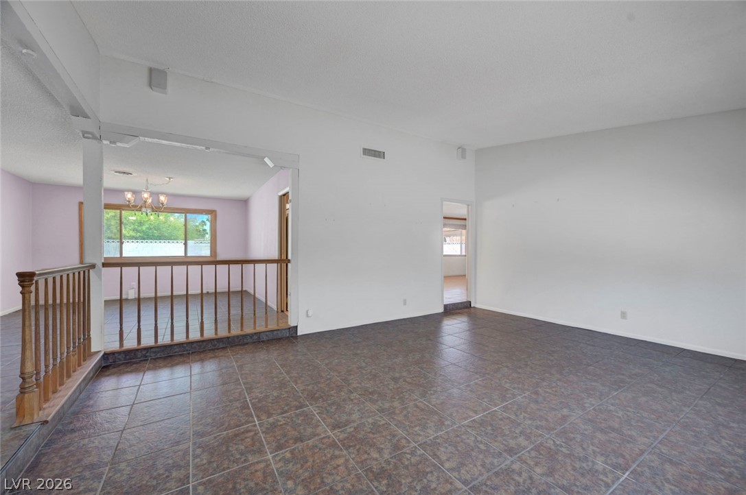 1900 Stonehaven Drive Property Photo 10