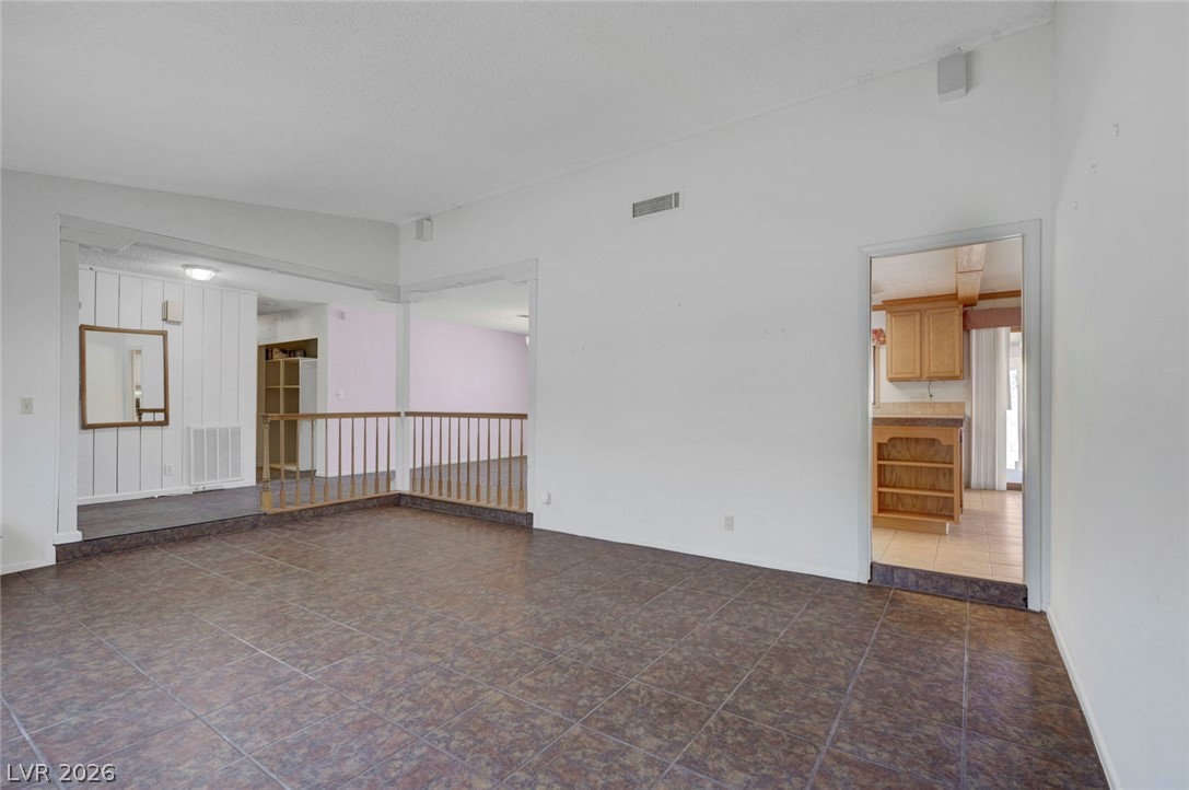 1900 Stonehaven Drive Property Photo 12