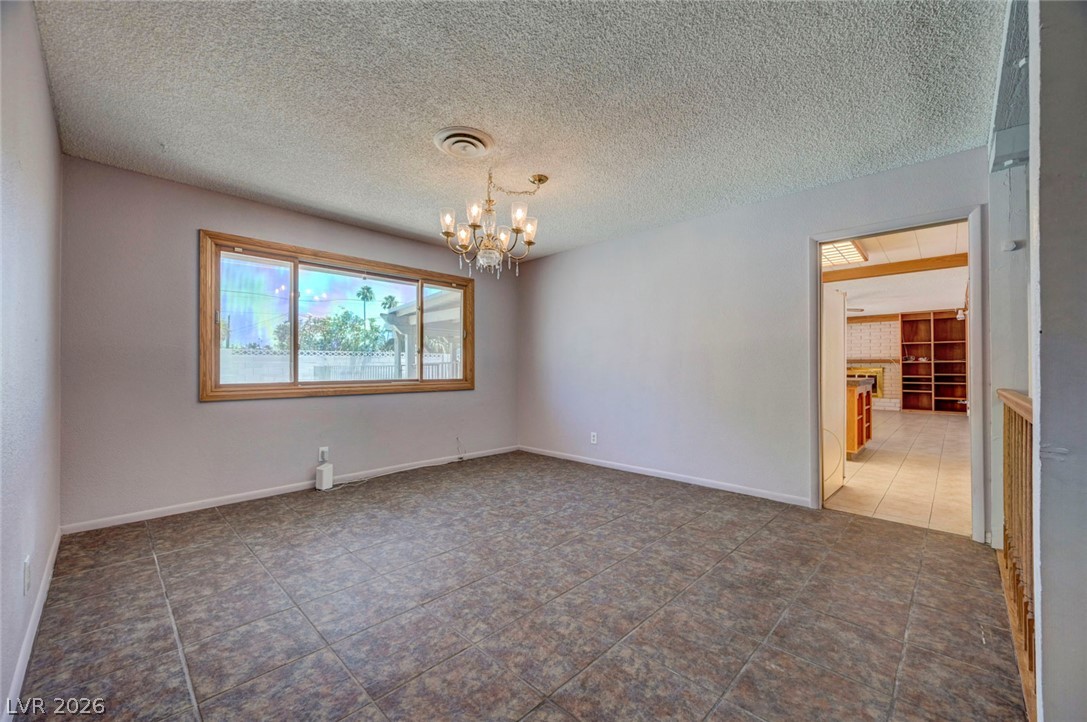 1900 Stonehaven Drive Property Photo 13