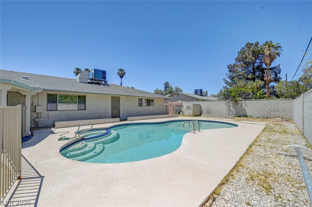 1900 Stonehaven Drive Property Photo 42