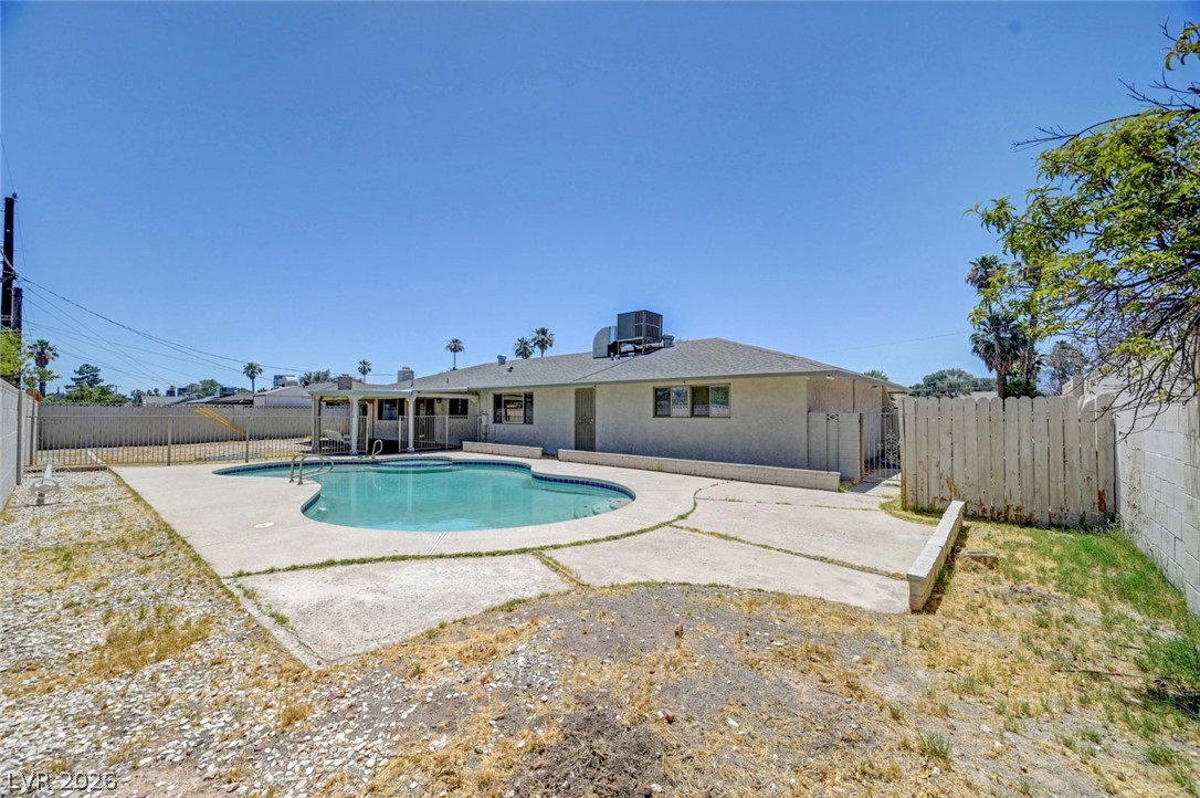 1900 Stonehaven Drive Property Photo 43