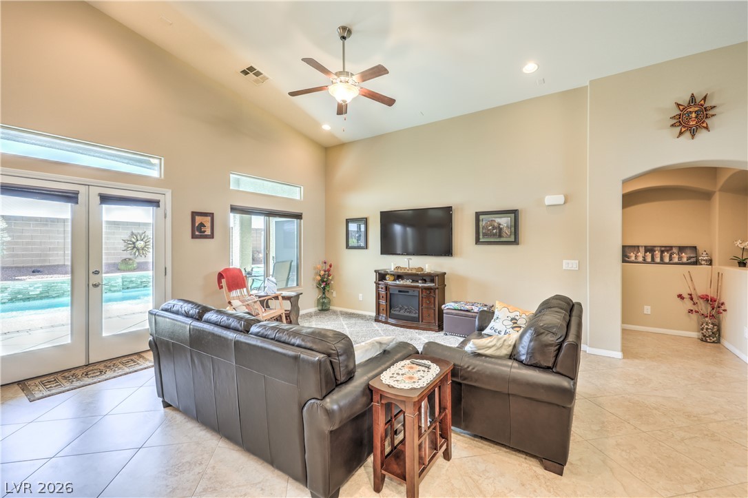 9121 Tuxpan Street Property Photo 14