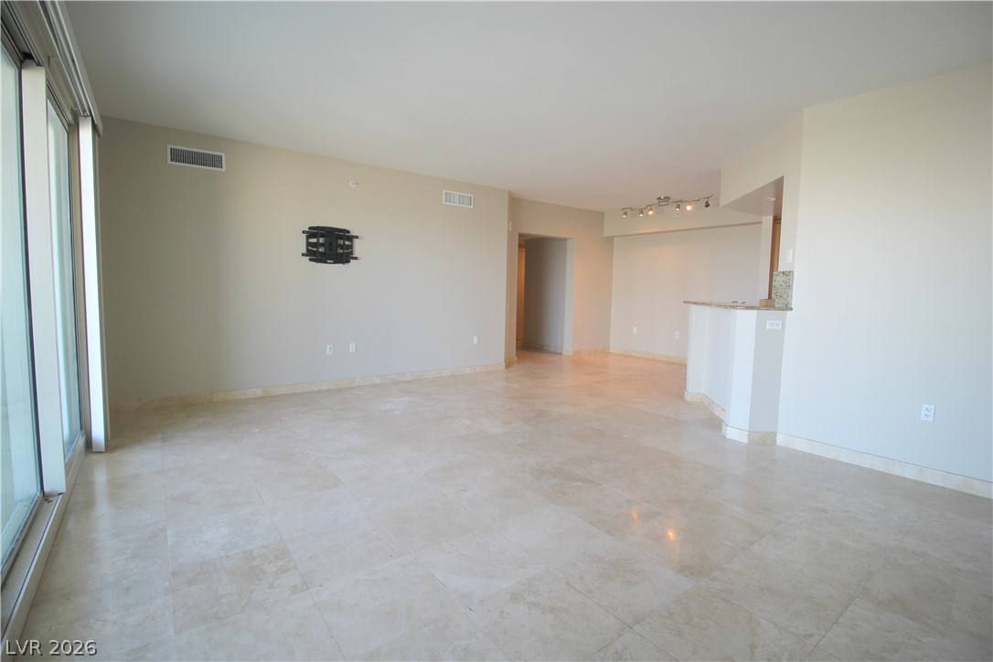 2777 Paradise Road 708 Property Photo 4