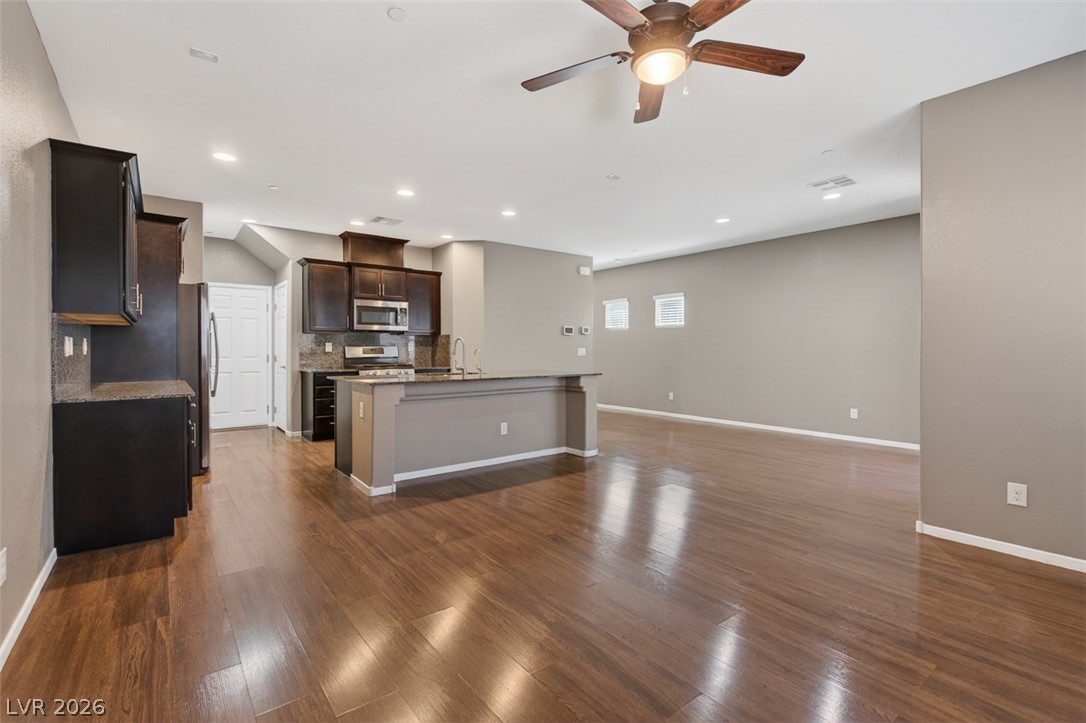 1146 Jesse Harbor Avenue Property Photo 6