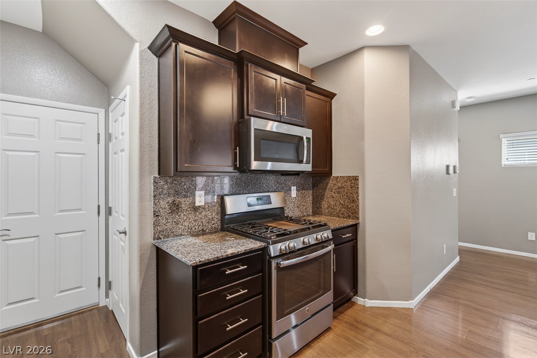 1146 Jesse Harbor Avenue Property Photo 12