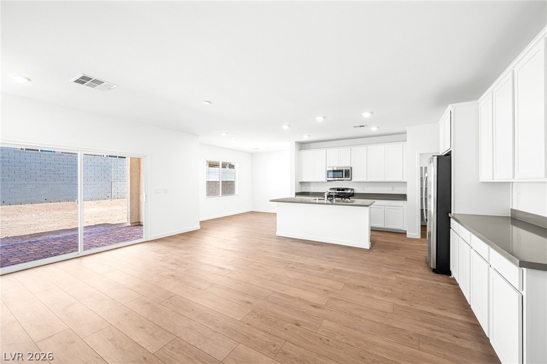 8382 Caldera Hills Avenue Property Photo 4
