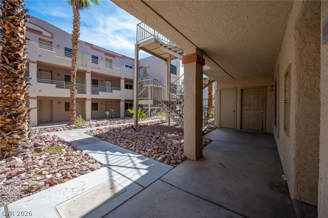 2076 Mesquite Lane 102 Property Photo 2