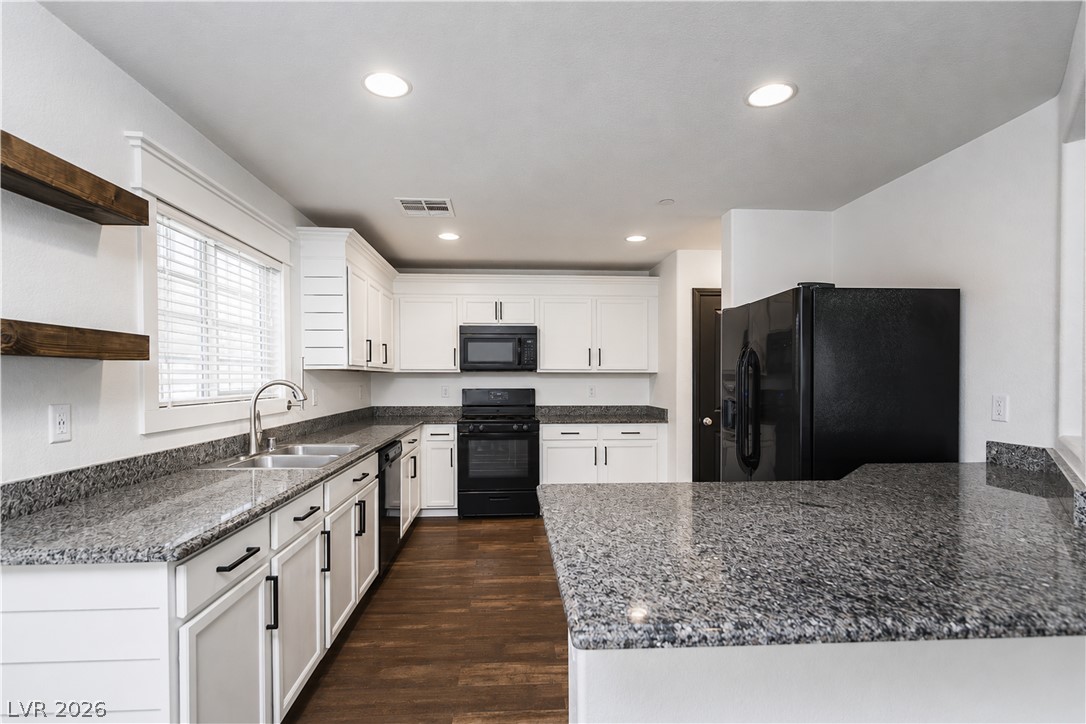 989 Harbor Avenue Property Photo 12