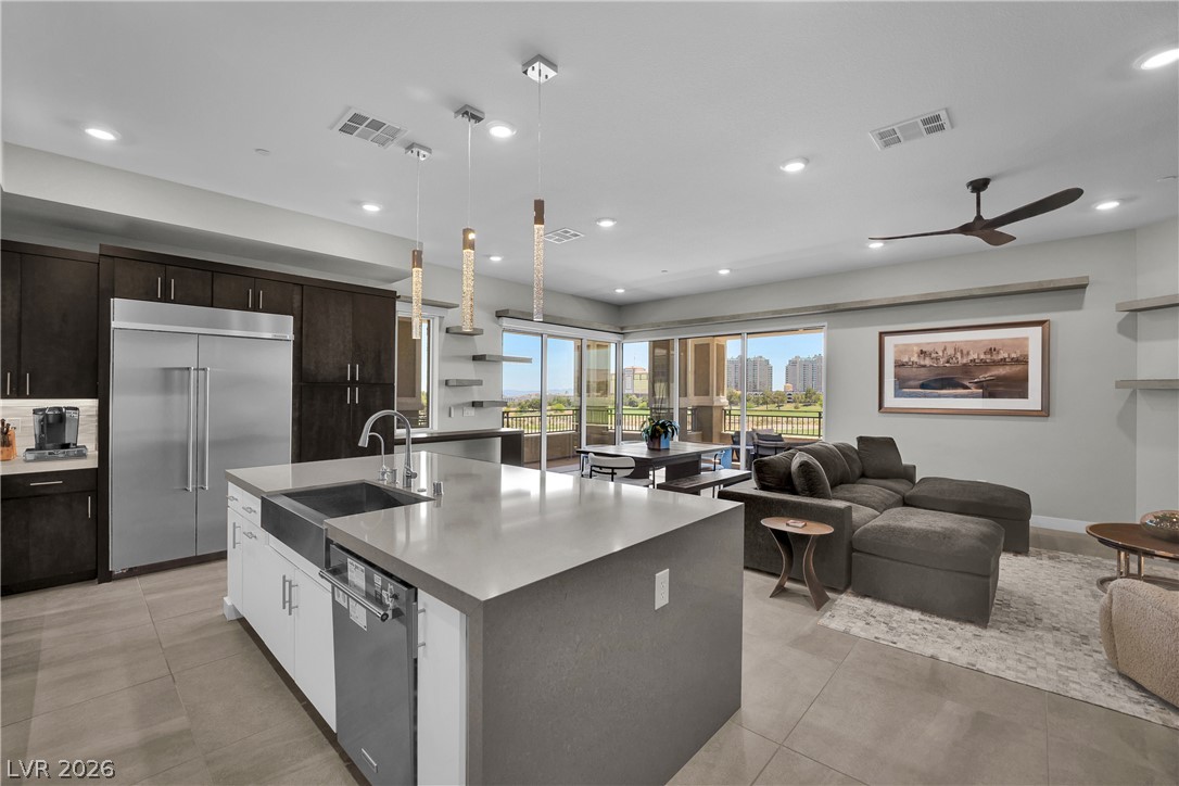 9141 Las Manaitas Avenue 301 Property Photo 4
