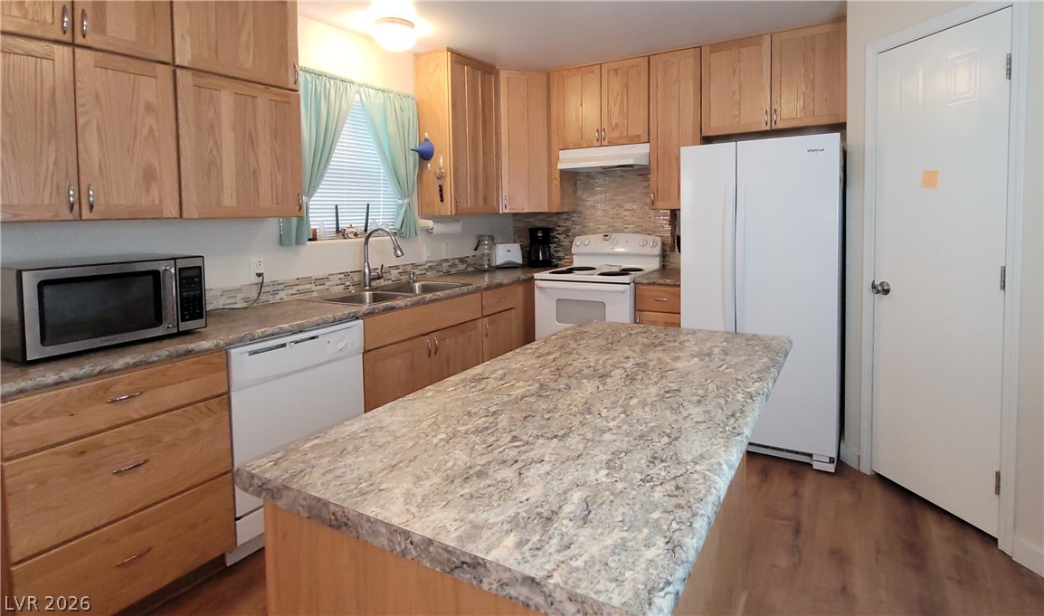 2586 South Miner Road Property Photo 7