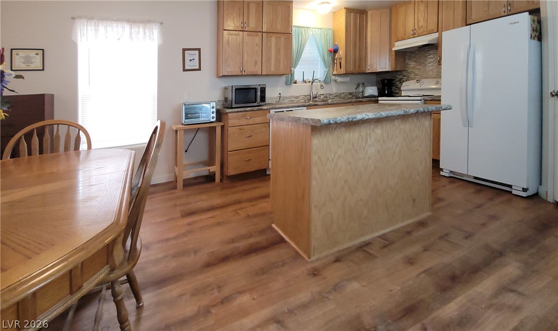 2586 South Miner Road Property Photo 8