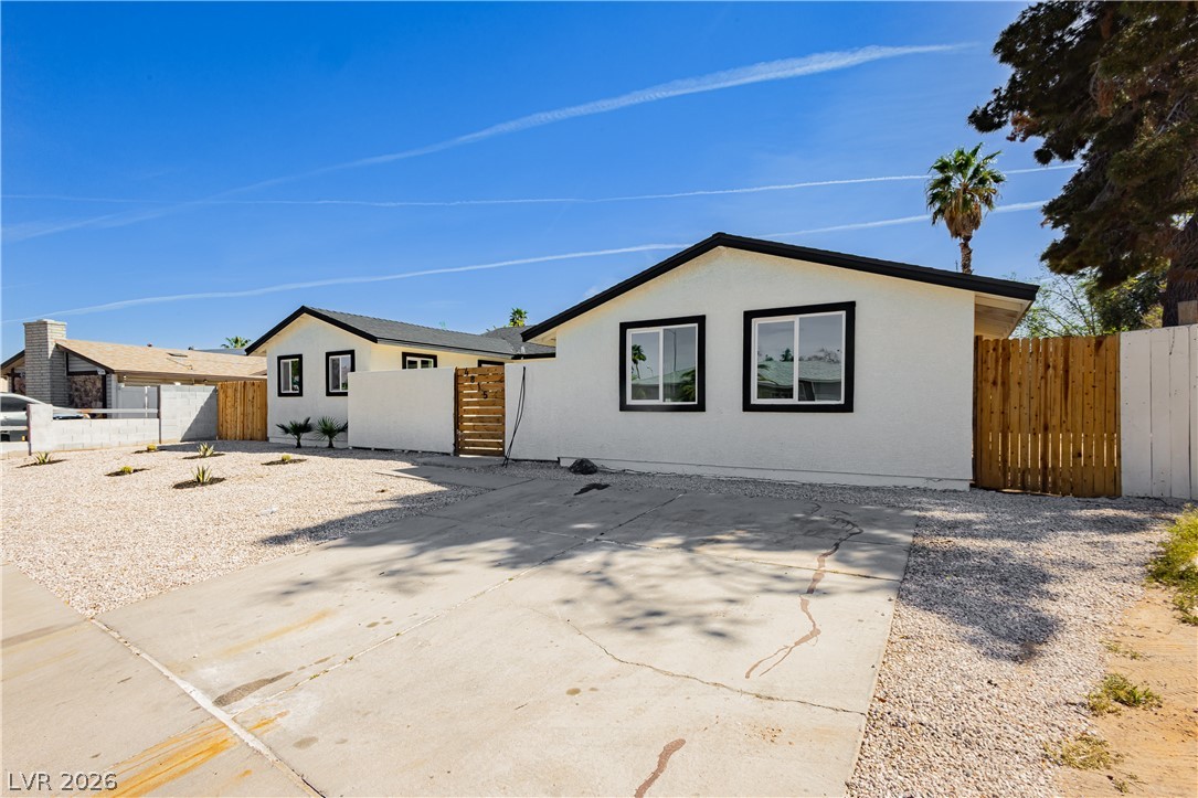 4815 El Tesoro Avenue Property Photo 2
