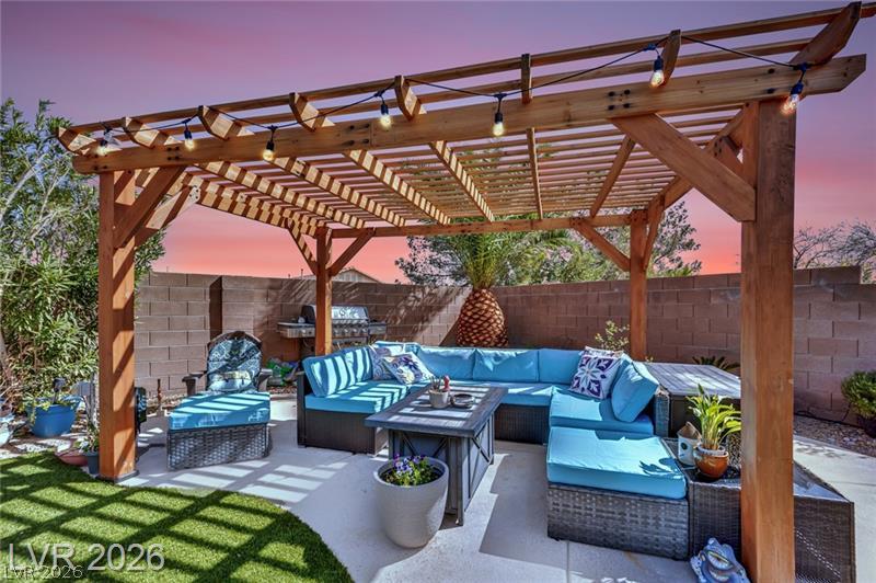 6864 Desert Island Street Property Photo 4