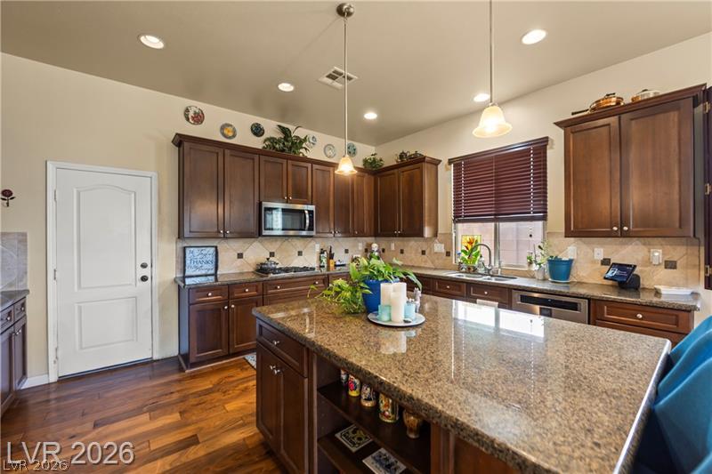 6864 Desert Island Street Property Photo 13