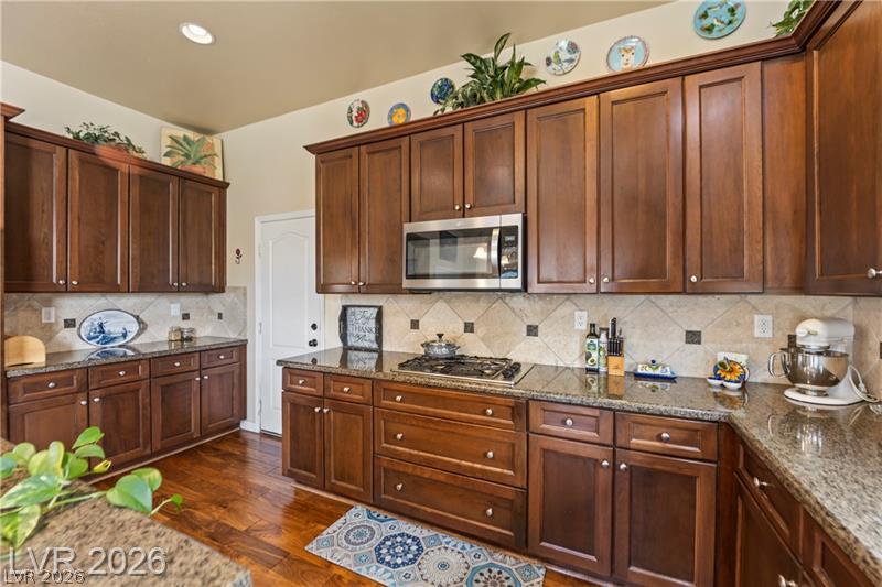 6864 Desert Island Street Property Photo 14