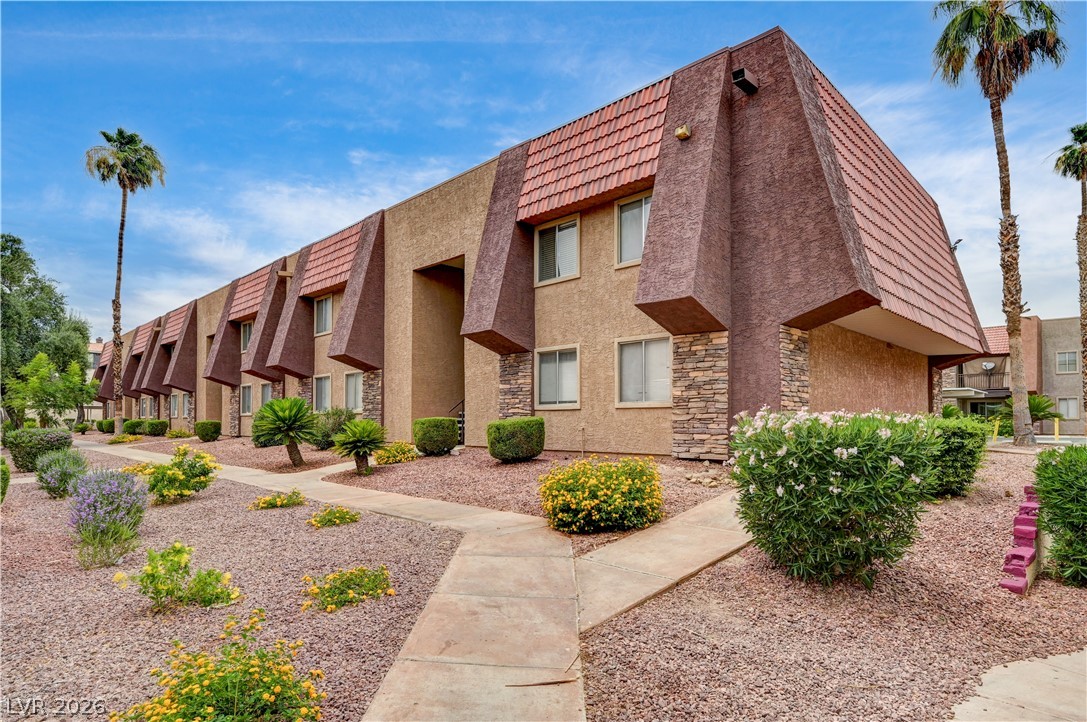 5404 River Glen Drive 362 Property Photo 1